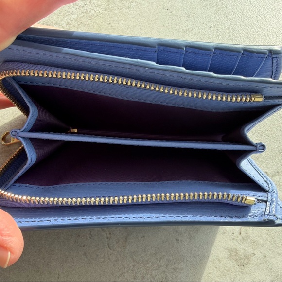 Gucci Script Zip Around Wallet NWOT - Picture 9 of 9